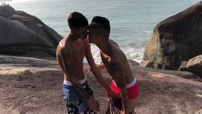levei o mozao na praia com tezao, tive que comer ele ali mesmo. - completo