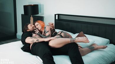 deepthroats her boss after the office party