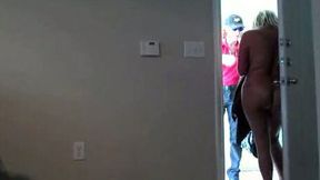 Voluptuous BBW wife flashes her huge tits and thick ass to pizza guy
