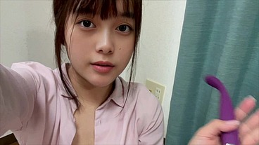 女子◯生のおっぱいとおまんこ見てみたい??親がいない内にオナニーで声でちゃう...