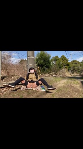 No.134 Tacky Pussy-exposing Walk