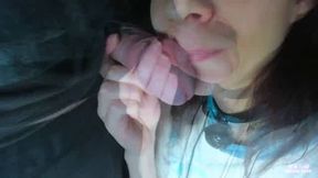 #34E34E) *** CHICK SUCKING  ON THE  LARGE MUSHROOM HEAD  OF A DICK
