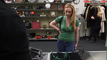 Jealous girlfriend pawning playstation before bj