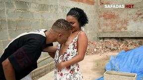 novinha perdendo cabaco pro pedreiro na obra de casa