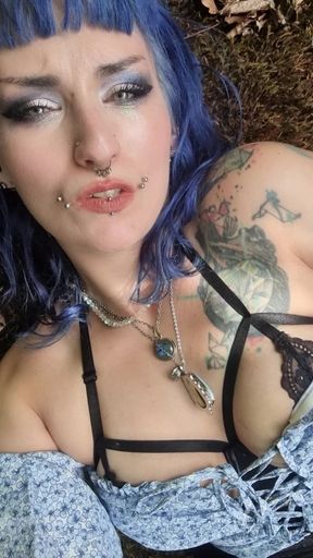 Jiggling Gothtits on the Forestfloor