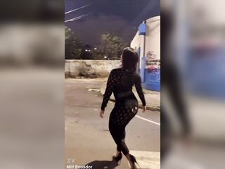 Aged doxy loves to show off on the street