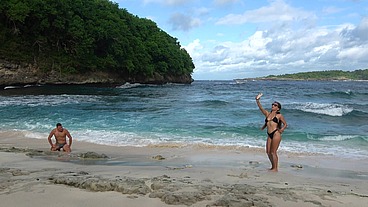 Deep blowjob from hot brunette stranger on the beach!