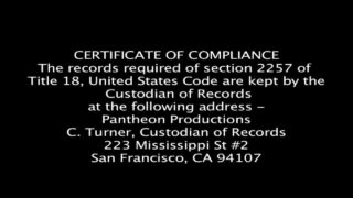 Un giovane ragazzo bianco si masturba e cavalca un dildo come un papà eccitato