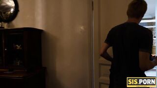 SISPORN. Boyfriend wont come to have sex and girl seduces stepbrother