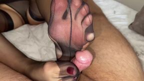 Fully Fashioned Nylons Footjob