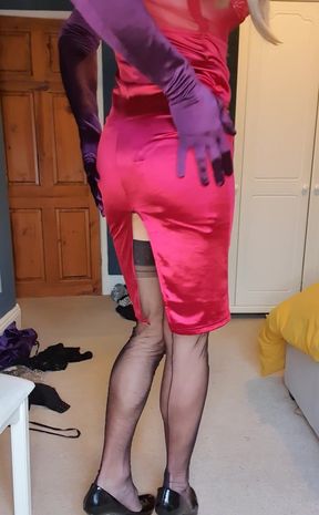 Which do you like better? My red satin gloves or purple? I feel a little like Jessica Rabbit