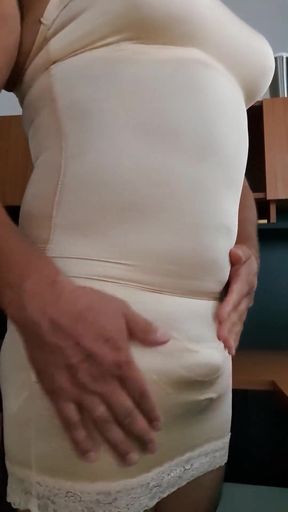 Aunties Shapping Nylon Slip