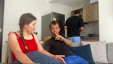 cachonda madrastra se folla a su peque&ntilde_o enano hijastro sin que su marido se entere hasta termina con todo el semen de su peque&ntilde_o hijastro. SEXO REAL CASERO