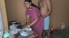 Desi girl seduced her hubby making food in kitchen