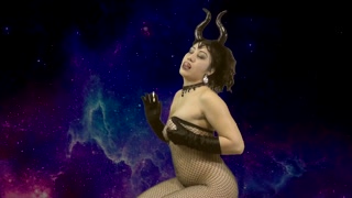 Ascoltami e guardami mentre fumo