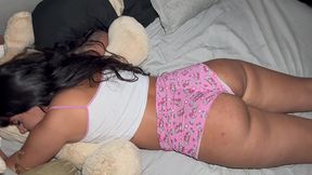 minha cunhada cochilou de pijaminha e eu nao resisti, gozei dentro.