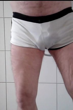Pissing in Short