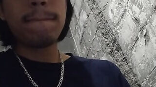 Kotitekoinen soolotyttövideo amatöörinuolista teinihomoista, iso kulli anaalisessa perseessä