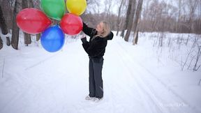 Irene sit pop on the snow