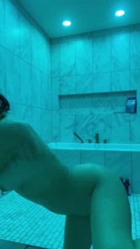 CUM WATCH TINY TEXIE TAKE A SHOWER AND GET DRIPPING WET