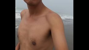 Disfrutando de la playa nudista