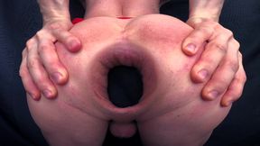 Young round ass spreads her hole