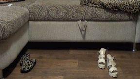 bare feet in sandals mpg 1080