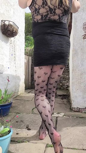 Sissy pissing outside