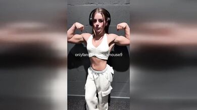 Barely Eighteen TikTok Live Stretching Flash Goes Wild