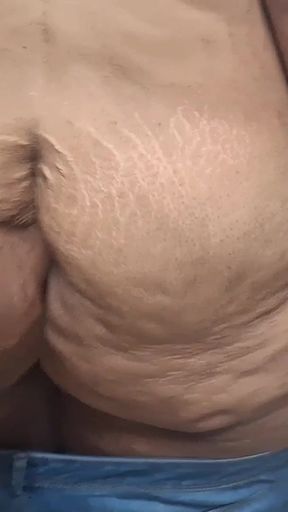 BIG BOOTY BBW ANAL QUEEN SHOWS OFF HER TITTIES   Clip 2