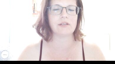 Domina Tasselina controls the blindfolded gaze