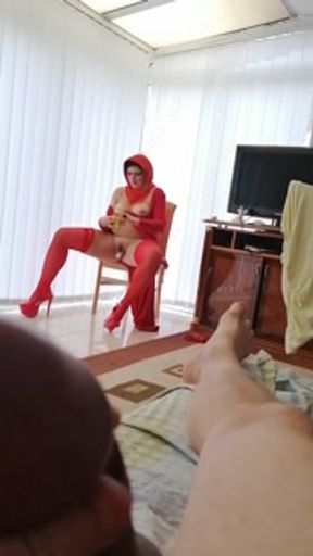Muslim friend plays with her pussy on webcam and I jerk off my cock