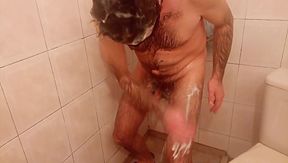 Hairy Earl takes a shower