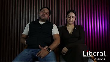Esta pareja es grabada mientras follan, su primer video porno