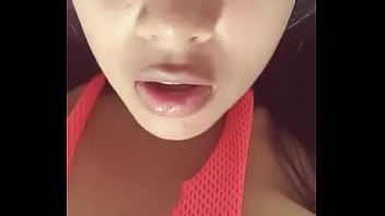 Morra graba video masturb&aacute_ndose bien rico para mi