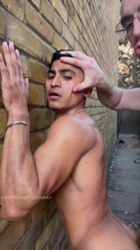 Rough alleyway fuck · @nelsogarcia3