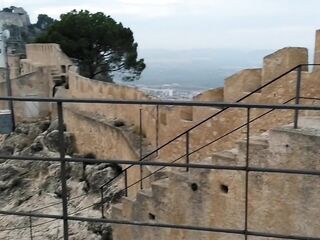 SEXO CON LA GUÍA TURISTICA EN EL CASTILLO DE XATIVA (VALENCIA)