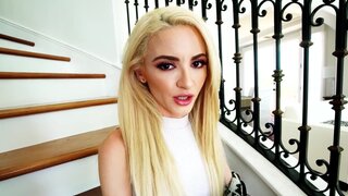 Lola Faeshowing you her feet in a steamy JOI video