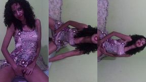 jade cristal rj - enquanto espera o amigo do marido chegar ela se toca e brinca gostoso provocando o marido