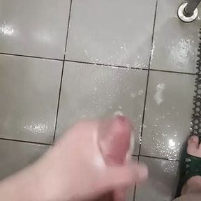 I jerk off in the shower a lot of sperm cum juicily.