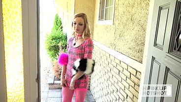 Madison Mia Spreads Her Pussy To Be Fucked In Doggystyle!