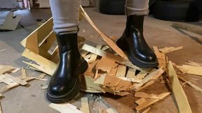 Jeanette destroys boxes MP4