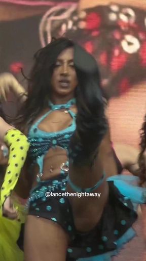 Flexy legs get attention in a sexy dance performance