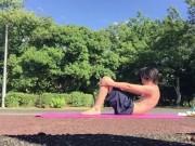 A Japanese idol who masturbates with a mattress in the park!【Techno break】【Black out】