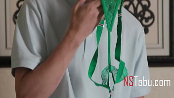 Smelling Stepmom&#039_s Panties