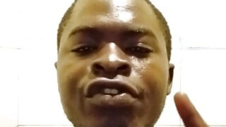 Vídeo público de jovens gays maduros recebendo sexo anal intenso.