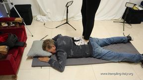 A1057 Lady Cat in massage trampling