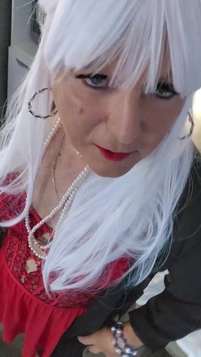 Snow White is looking for her 7 hands