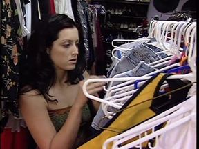Pretty girl was seduced for pearl diving at the second hand