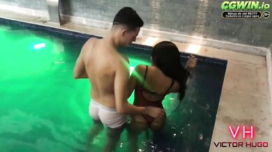 Japonesa wet and screaming in motel pool fucked hard